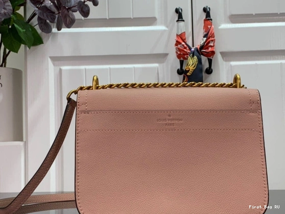 First bag ru LOUIS CHAIN PM LOCKME VUITTON 0814